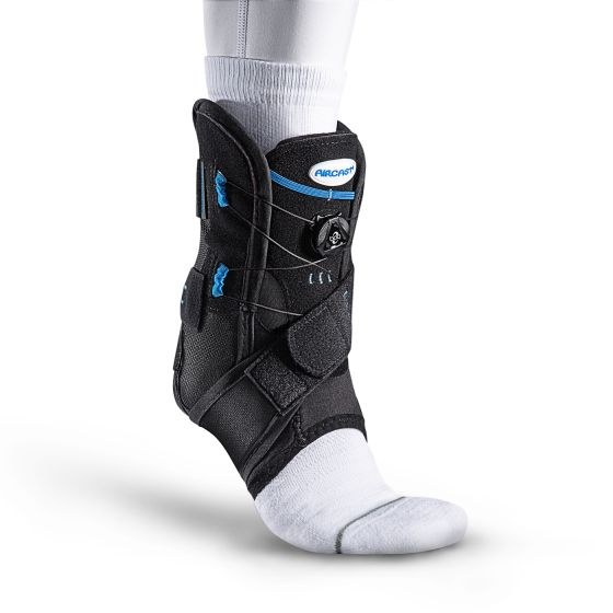 Attelle de cheville Aircast AirSport+ — serrage à molette BOA