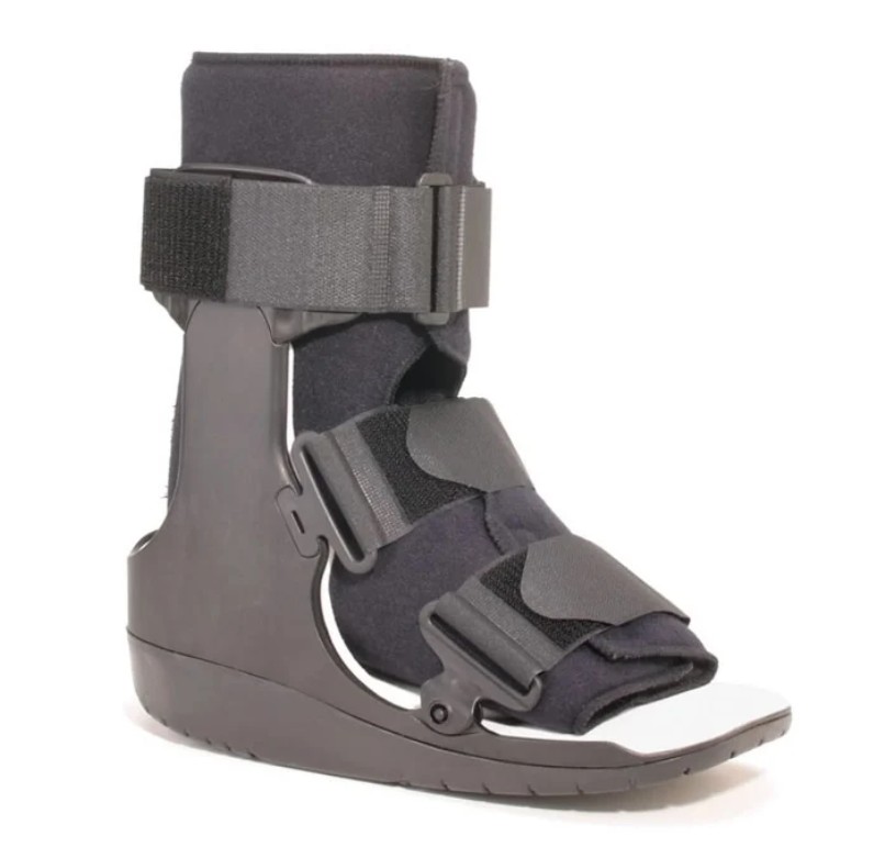 Botte de marche basse — coque moulée et trois sangles